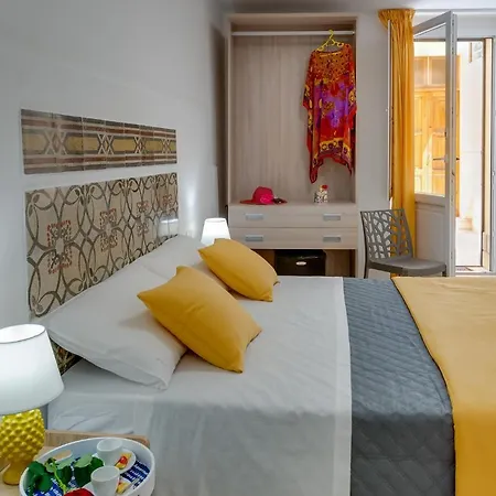 Nottincentro -guest House- * シャッカ